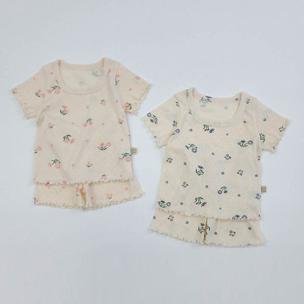 Cosmos Top & Bottom Set Korean juniors set in pink floral(cream base) made in Korea