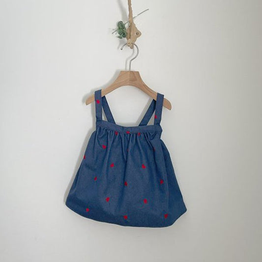 Falda overol con forma de corazón