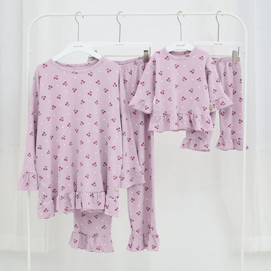 Precioso conjunto de pijama de cerezas (Mamá)