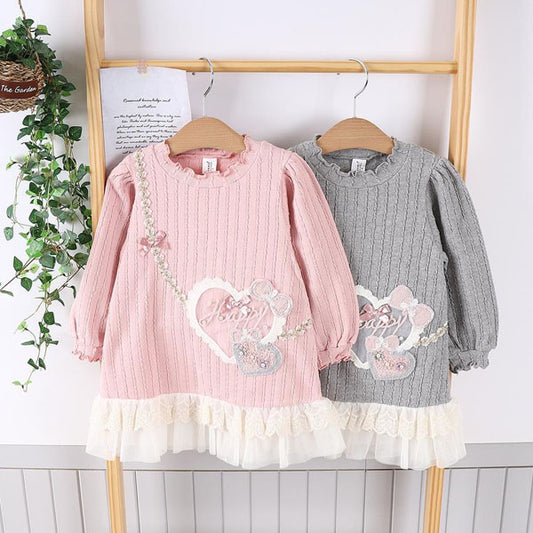 Vestido con bolso de corazón