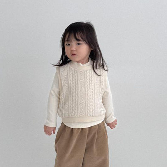 (Bebe) Cable Knit Vest