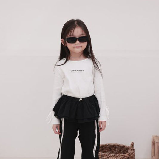 Camiseta con cinta en las mangas