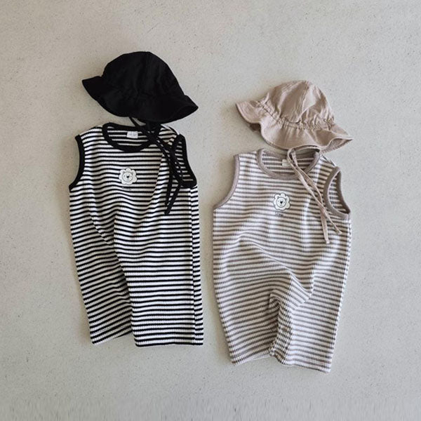 Lion Bodysuit Korean infant bodysuit in beige made in Korea