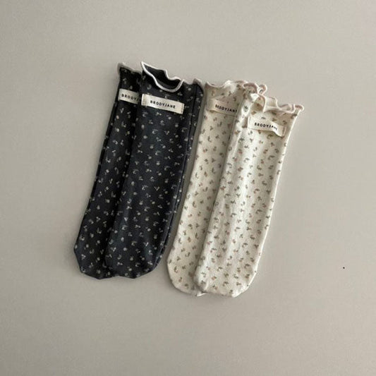 Carrot Flower Socks Korean kids accessory in ivory made in Korea