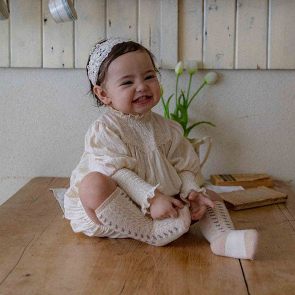 Bebe) Liel Lace Bodysuit Korean infant bodysuit in cream made in Korea