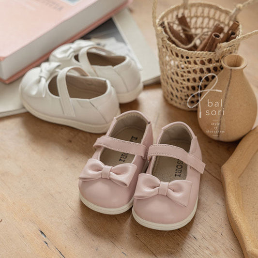 Y806 Kkoka Squeaky Shoes Korean infant shoes in white made in Korea